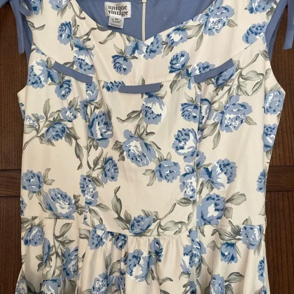 Soft blue floral dress - Picture 4 of 5